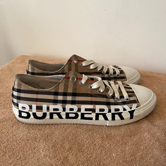 Mens Burberry Size 43 - Picture 1 of 4